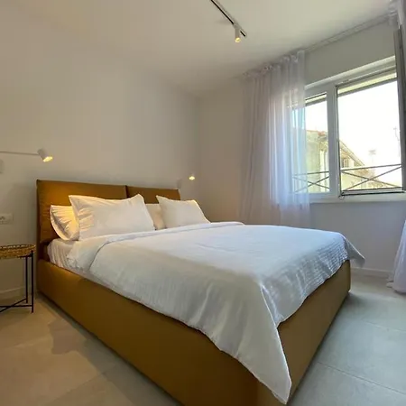 1/2 An Island Apartment