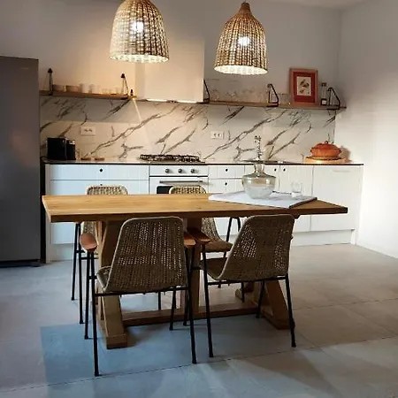 Apartment 1/2 An Island *