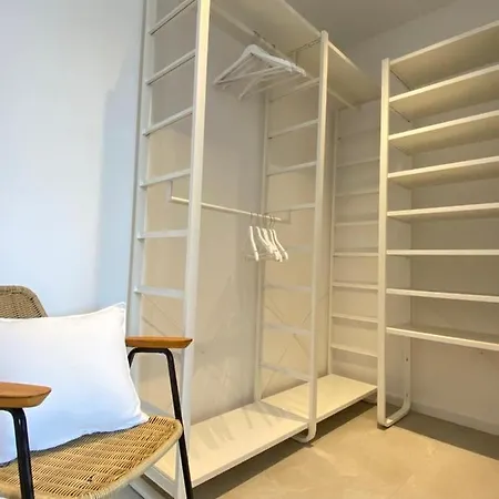 Apartment 1/2 An Island *